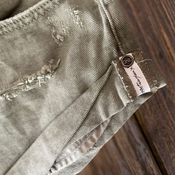 One x Teaspoon Super Khaki Bandit 34 Shorts - Picture 2 of 9
